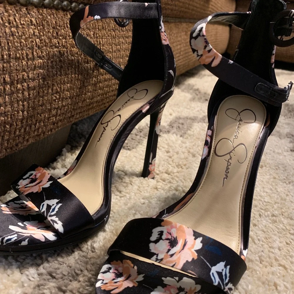 Jessica Simpson Heels - Picture 2 of 4